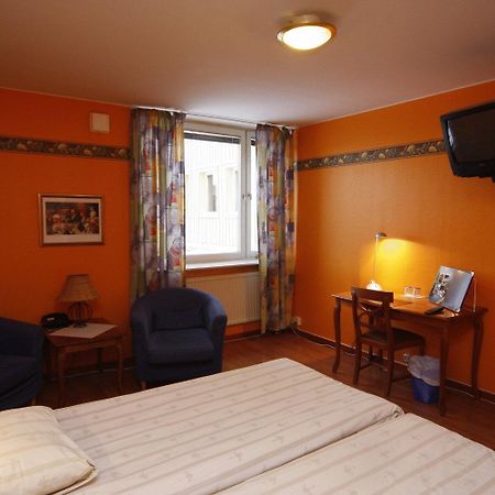 Hotel Aveny Bed & Breakfast Gavle Bagian luar foto