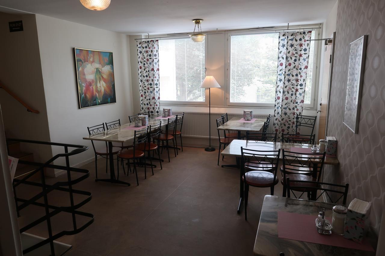 Hotel Aveny Bed & Breakfast Gavle Bagian luar foto