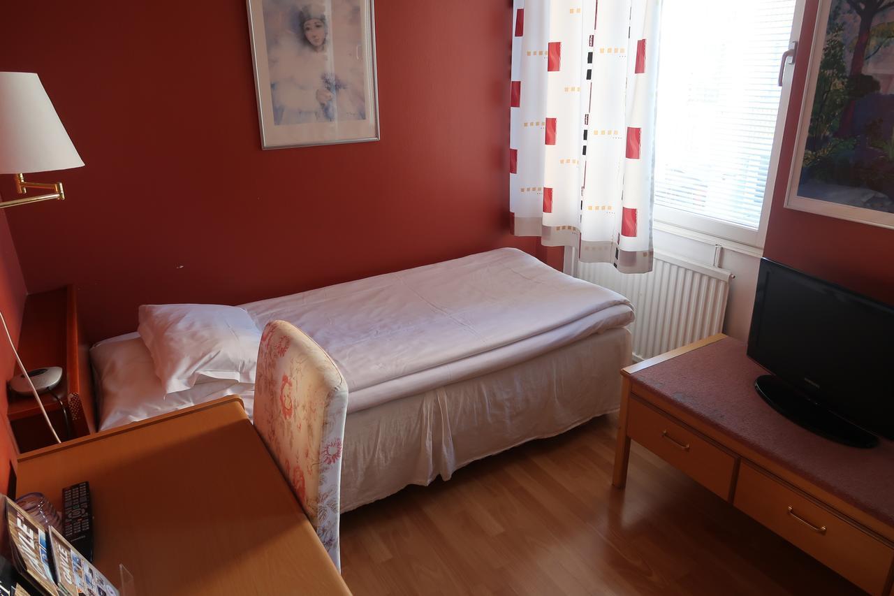 Hotel Aveny Bed & Breakfast Gavle Bagian luar foto