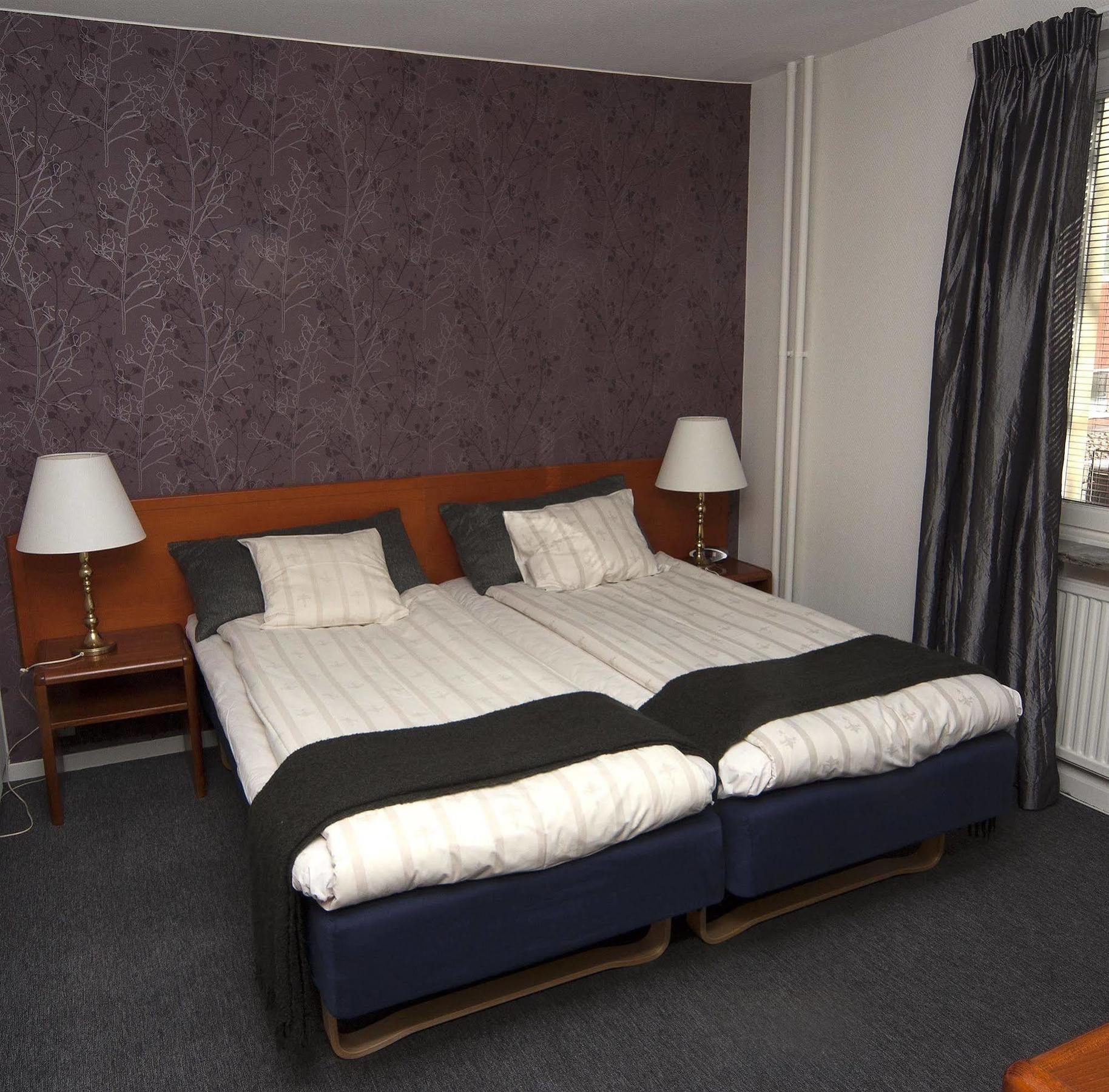 Hotel Aveny Bed & Breakfast Gavle Bagian luar foto