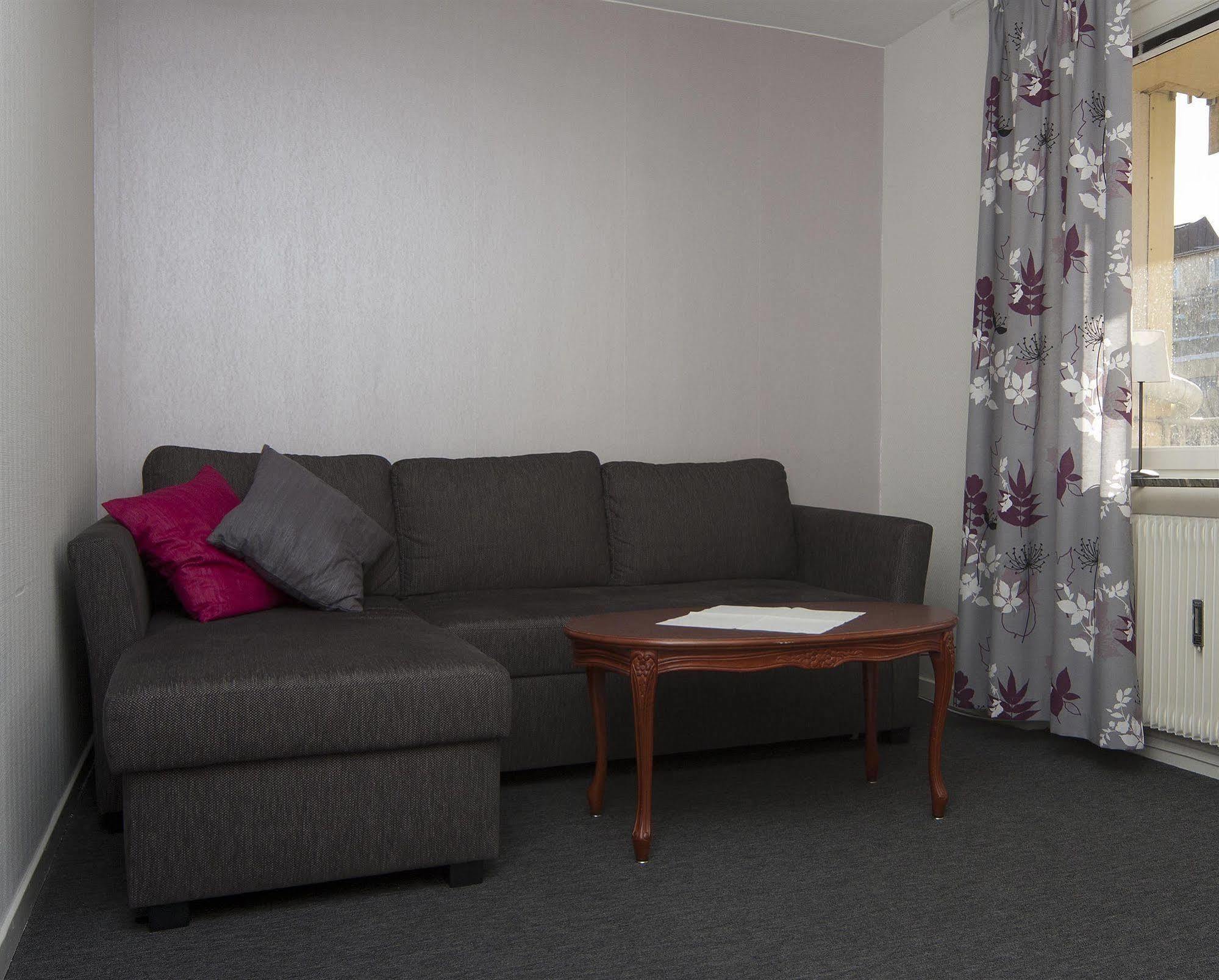 Hotel Aveny Bed & Breakfast Gavle Bagian luar foto