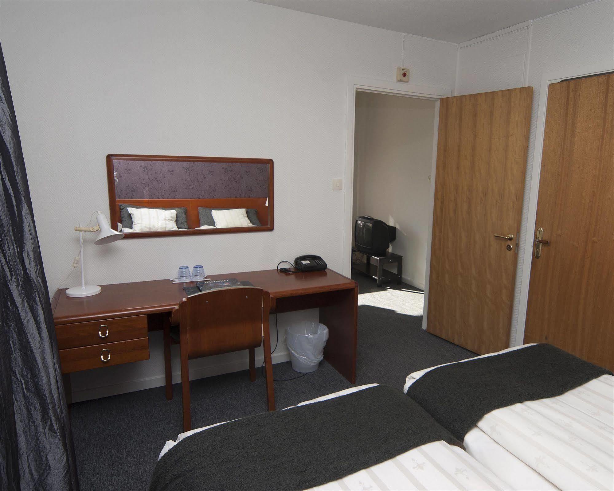 Hotel Aveny Bed & Breakfast Gavle Bagian luar foto