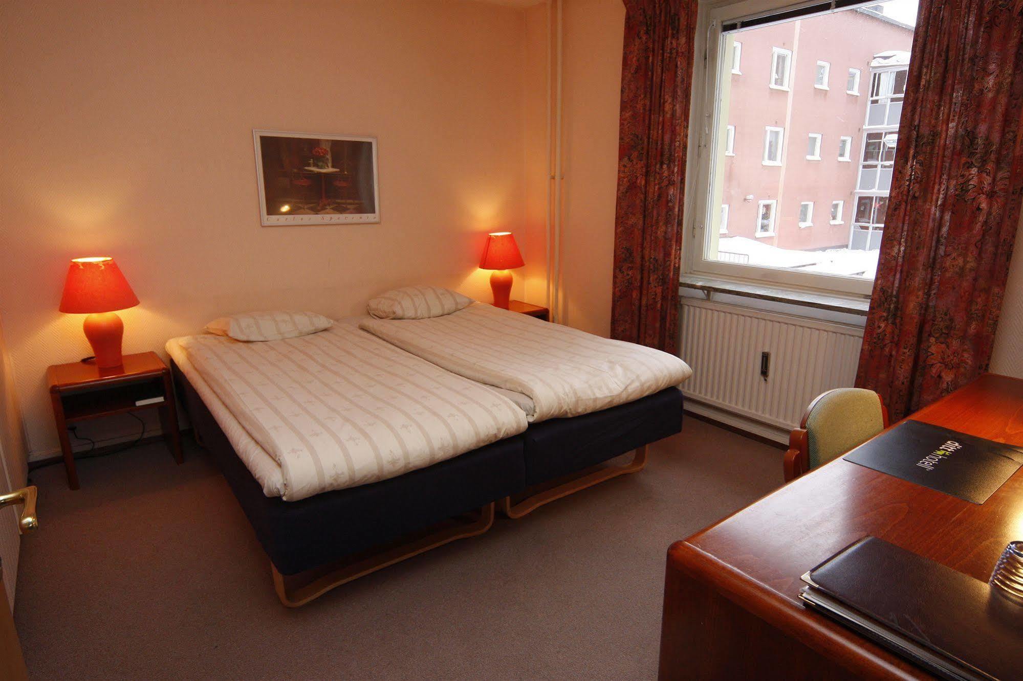 Hotel Aveny Bed & Breakfast Gavle Bagian luar foto