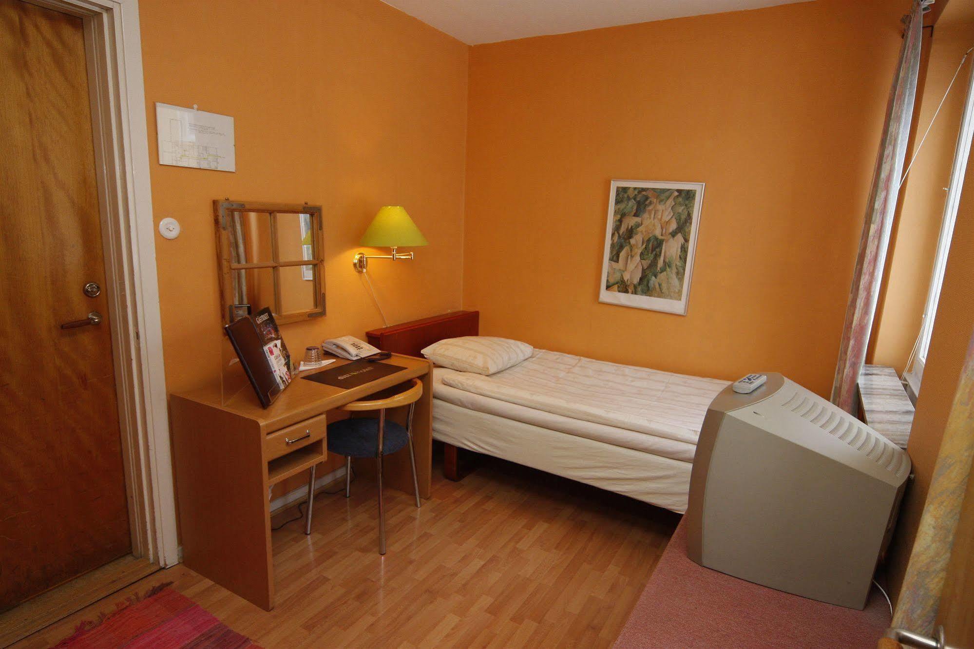 Hotel Aveny Bed & Breakfast Gavle Bagian luar foto