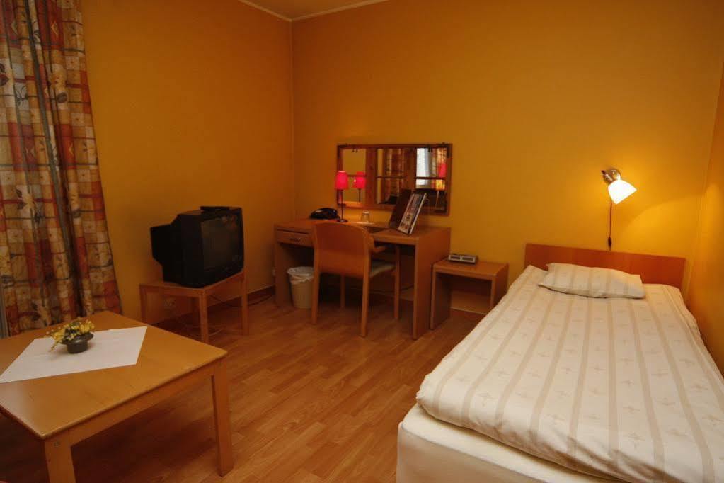 Hotel Aveny Bed & Breakfast Gavle Bagian luar foto